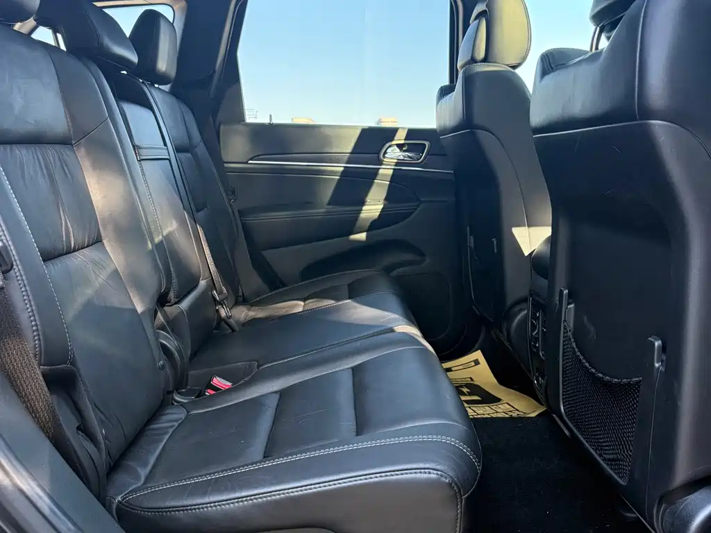 Jeep Grand Cherokee (Import) — миниатюра 19