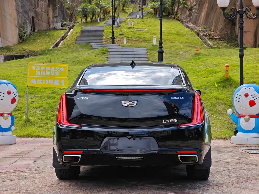 CADILLAC XTS