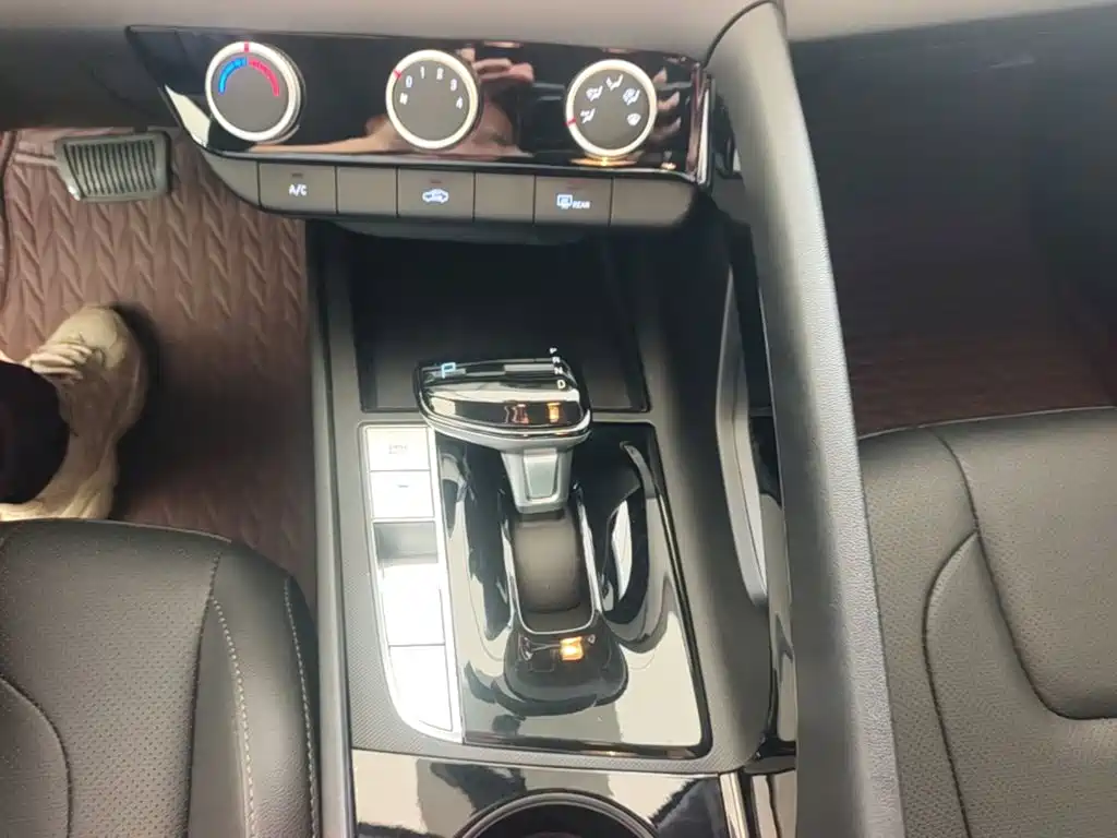 Hyundai Elantra — миниатюра 14