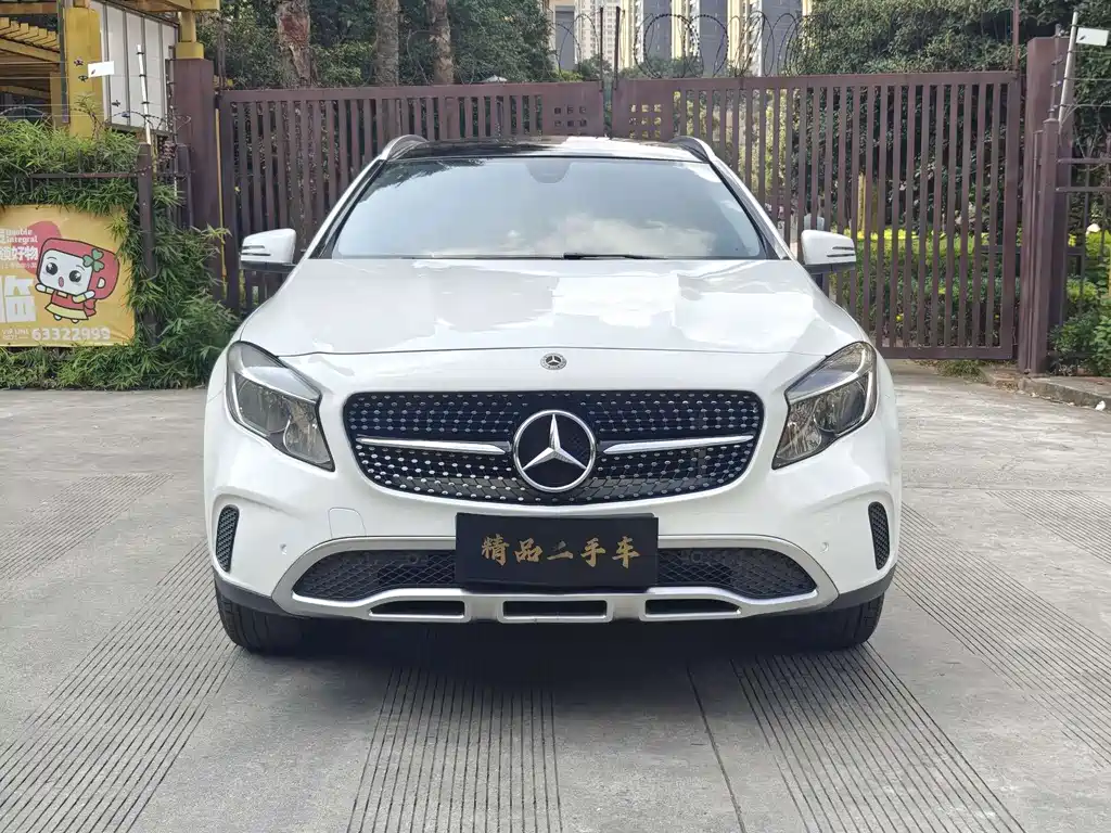 MERCEDES-BENZ  GLA