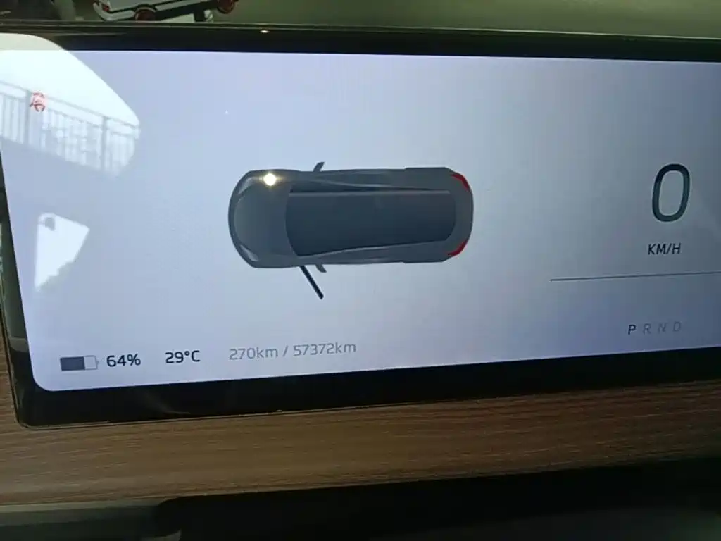 Tesla Model Y — миниатюра 8