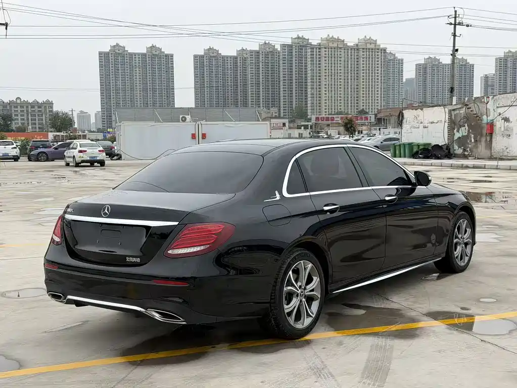 Mercedes-Benz E-Class — миниатюра 9