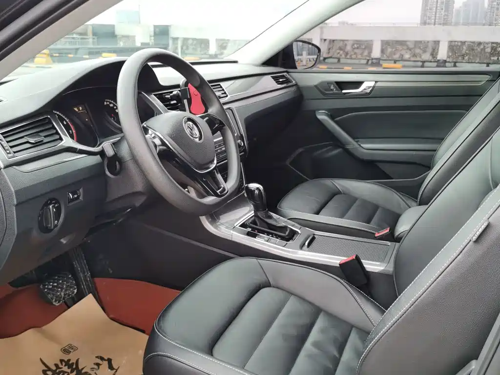 Volkswagen Passat 330TSI DSG Honorable Edition, фото 6
