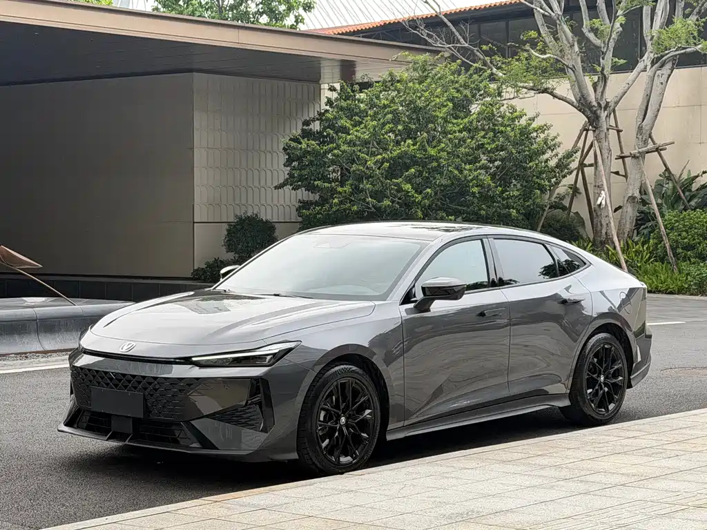 2025 Changan UNI-V - zdjęcie 1 z 20