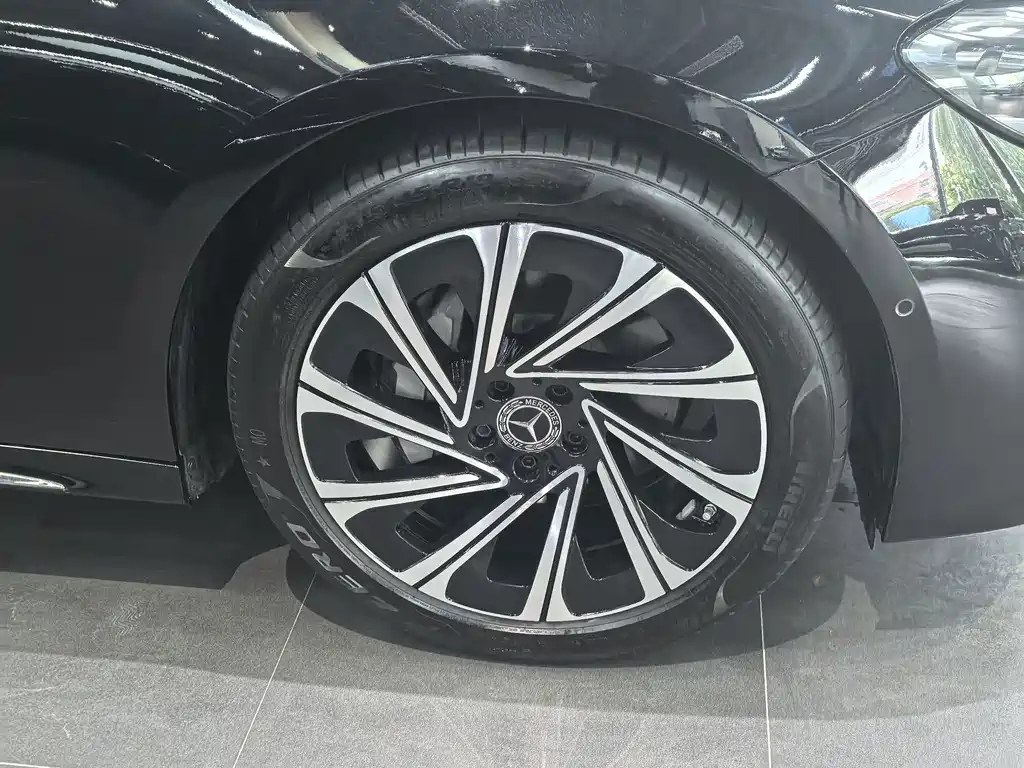 Mercedes-Benz E-Class — миниатюра 5