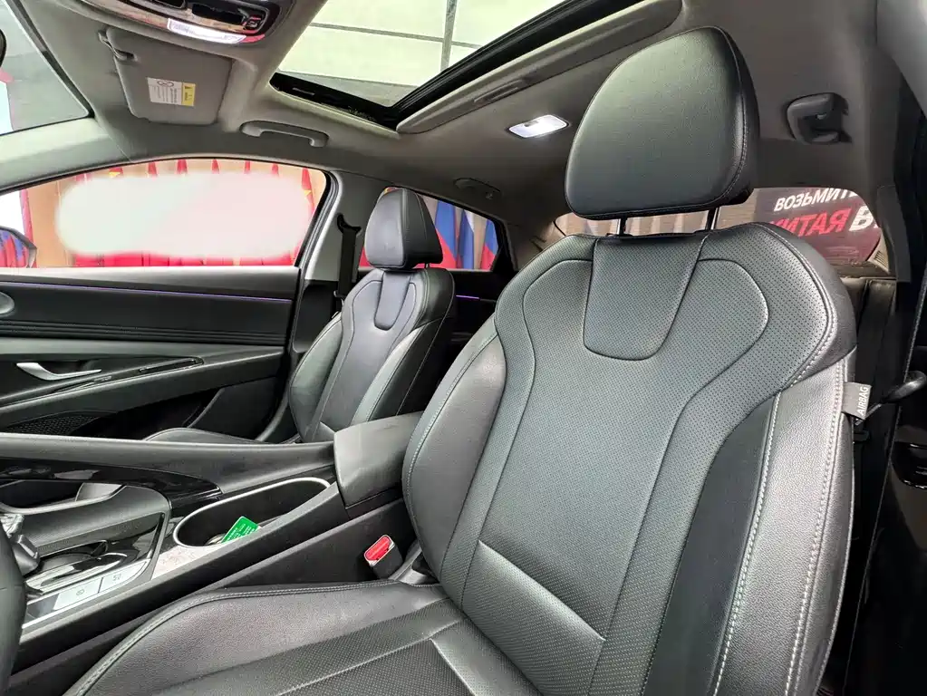 Hyundai Elantra — миниатюра 9