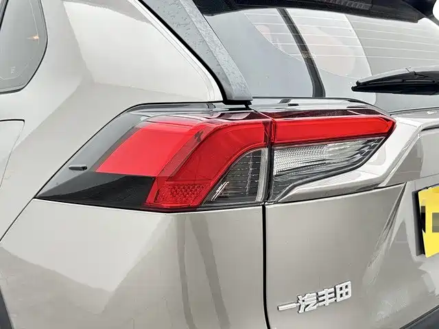 Toyota RAV4 — миниатюра 19
