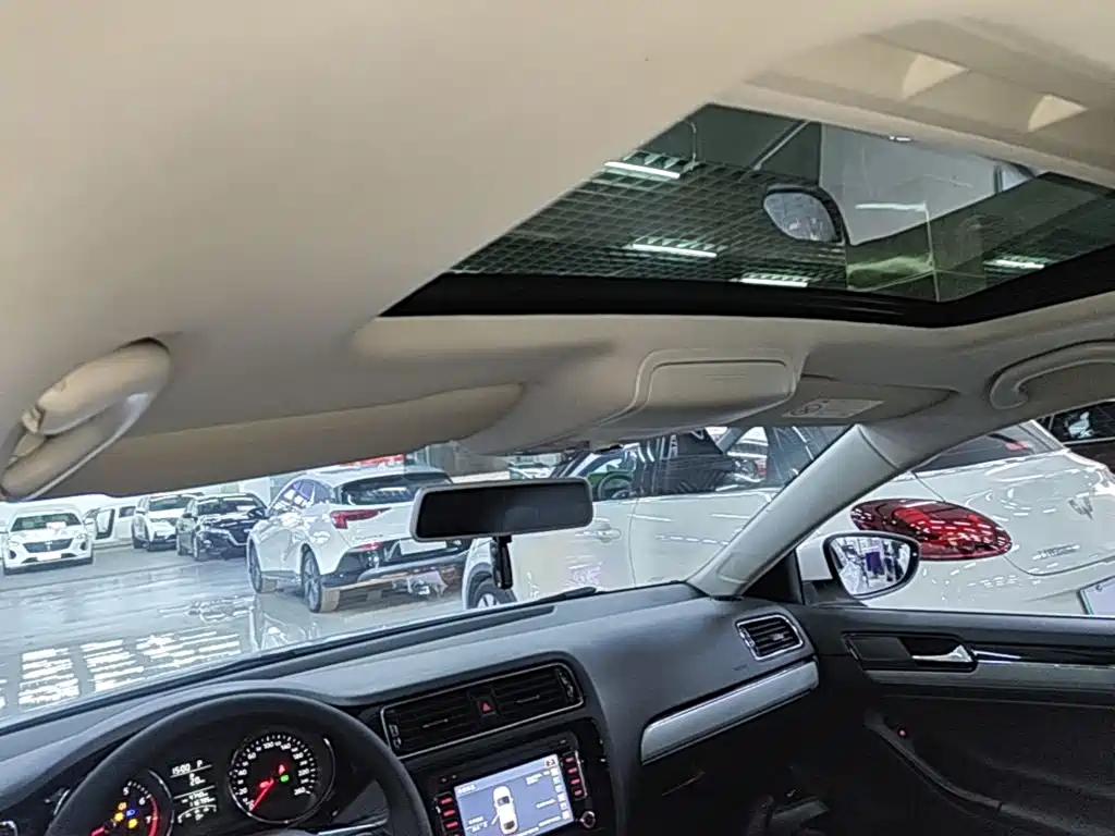 Volkswagen Sagitar — миниатюра 18
