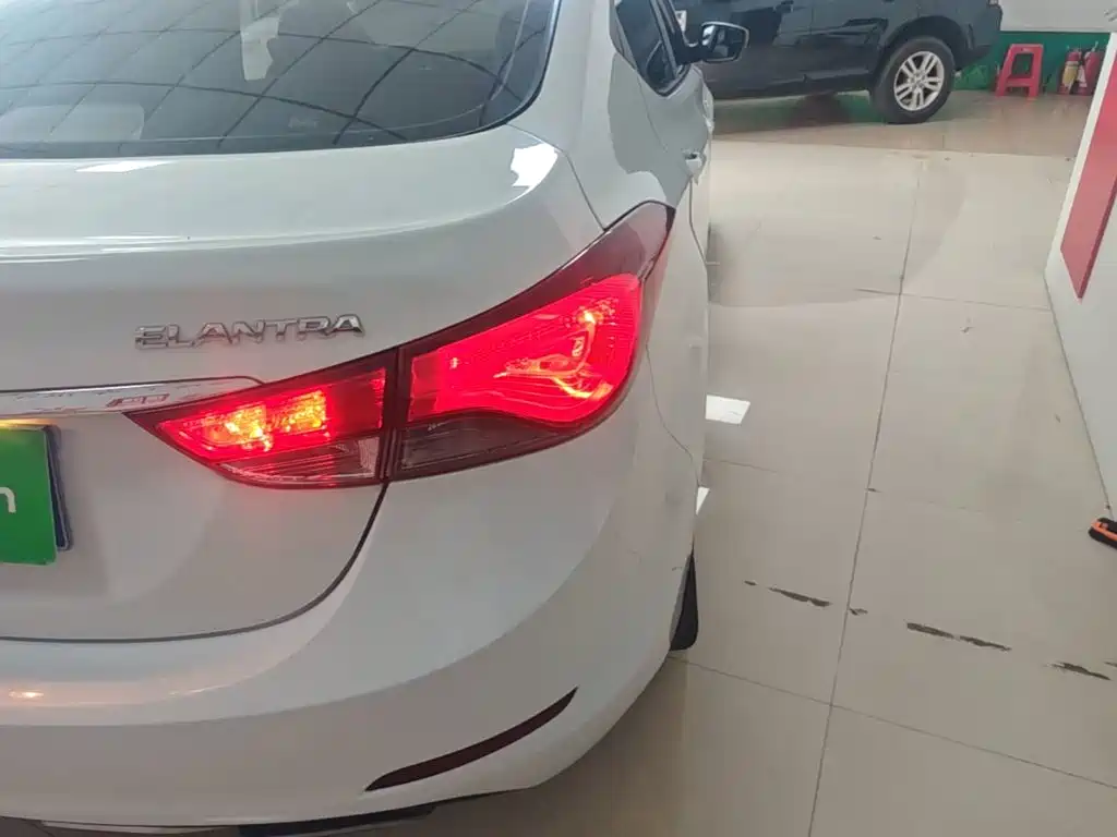 Hyundai Elantra Langdong — миниатюра 8