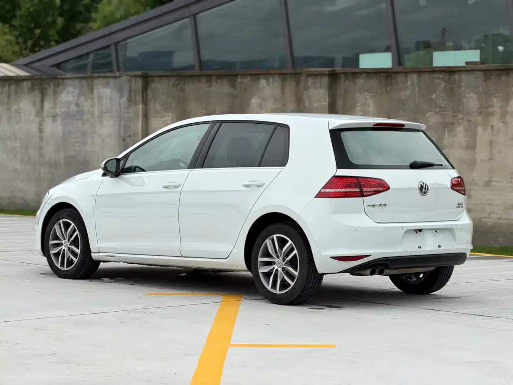 Volkswagen Golf 2016 230TSI AT Luxury