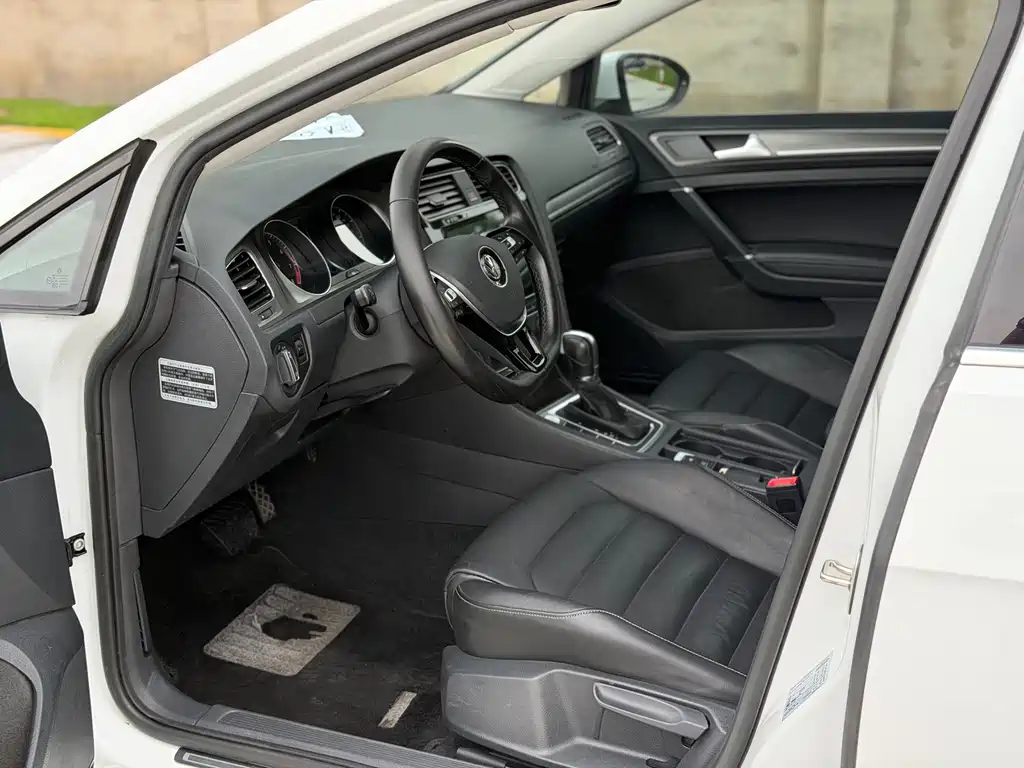 Volkswagen Golf 2016 230TSI AT Luxury