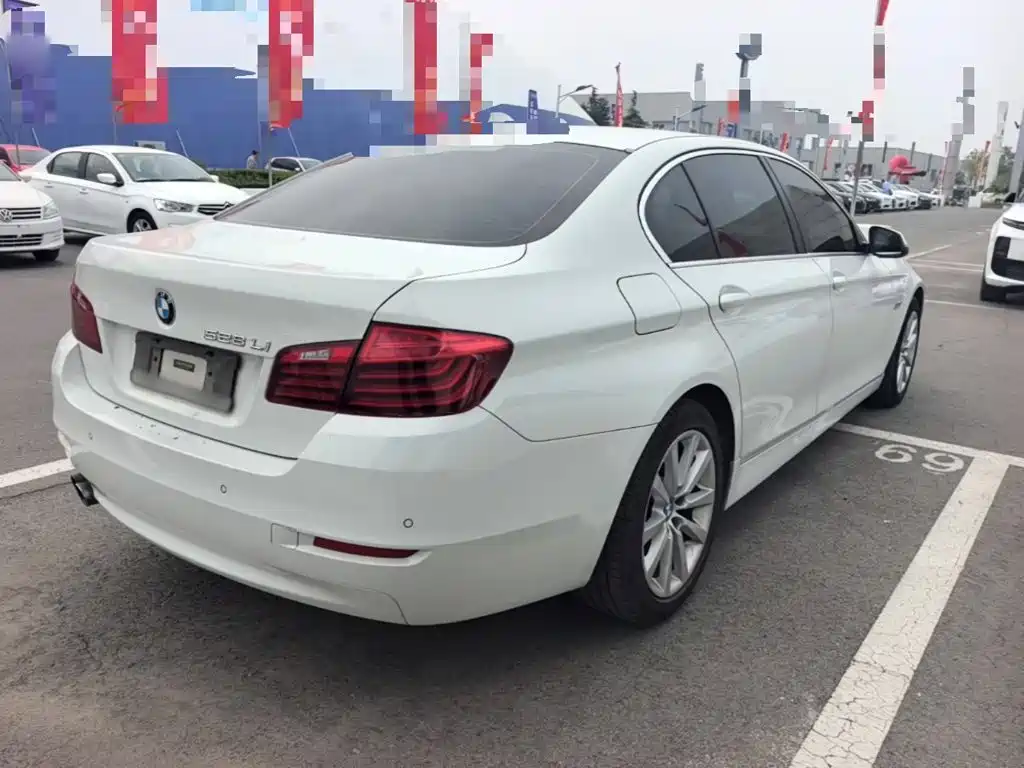 BMW 5 Series — миниатюра 7