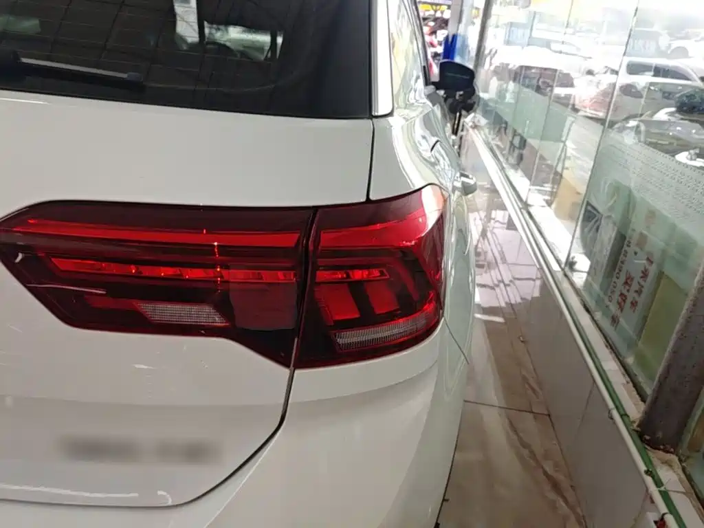 Volkswagen T-Roc — миниатюра 8
