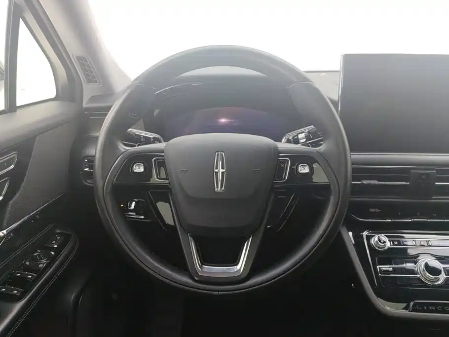 Lincoln Corsair — миниатюра 15
