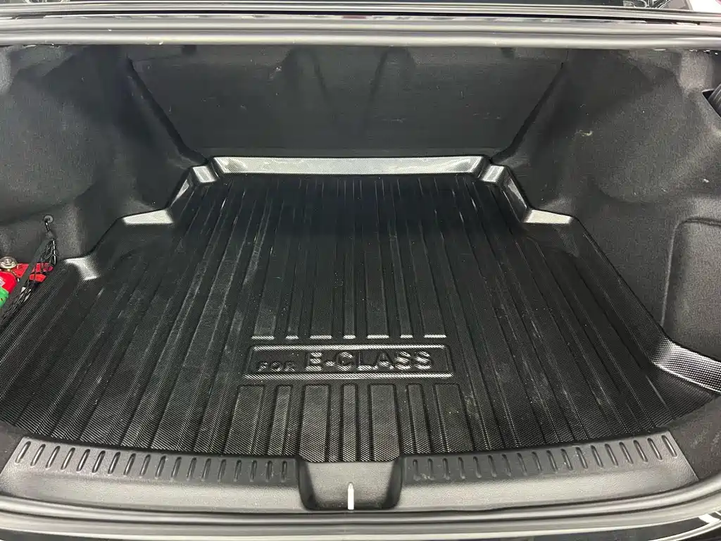Mercedes-Benz E-Class — миниатюра 27