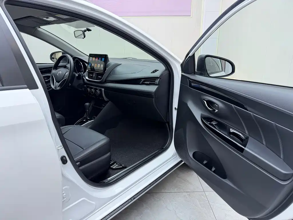 Toyota Yaris L — миниатюра 18