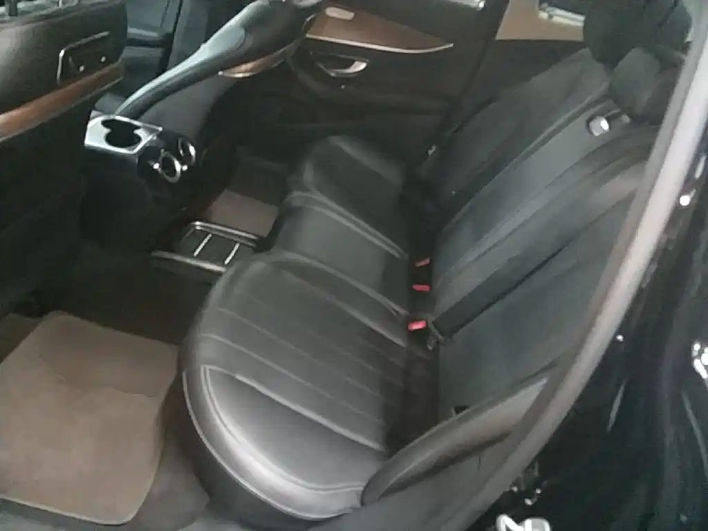 Mercedes-Benz E-Class — миниатюра 17