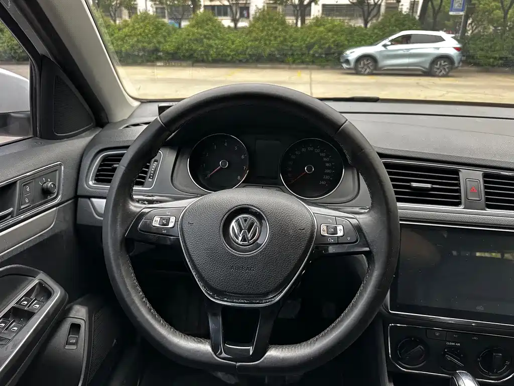 Volkswagen Lavida — миниатюра 10