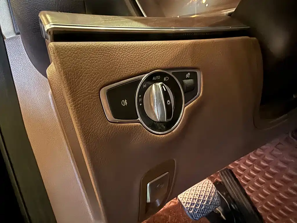 Mercedes-Benz E-Class — миниатюра 15