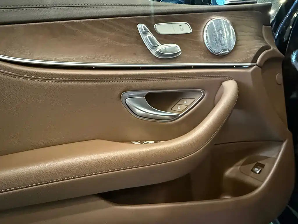 Mercedes-Benz E-Class — миниатюра 17
