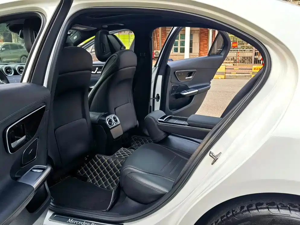 Mercedes-Benz C-Class — миниатюра 10