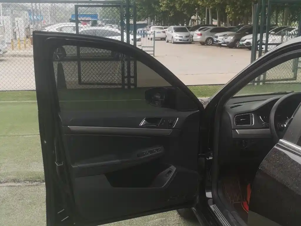 Volkswagen Lavida — миниатюра 8