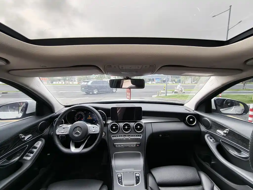 Mercedes-Benz C-Class — миниатюра 11
