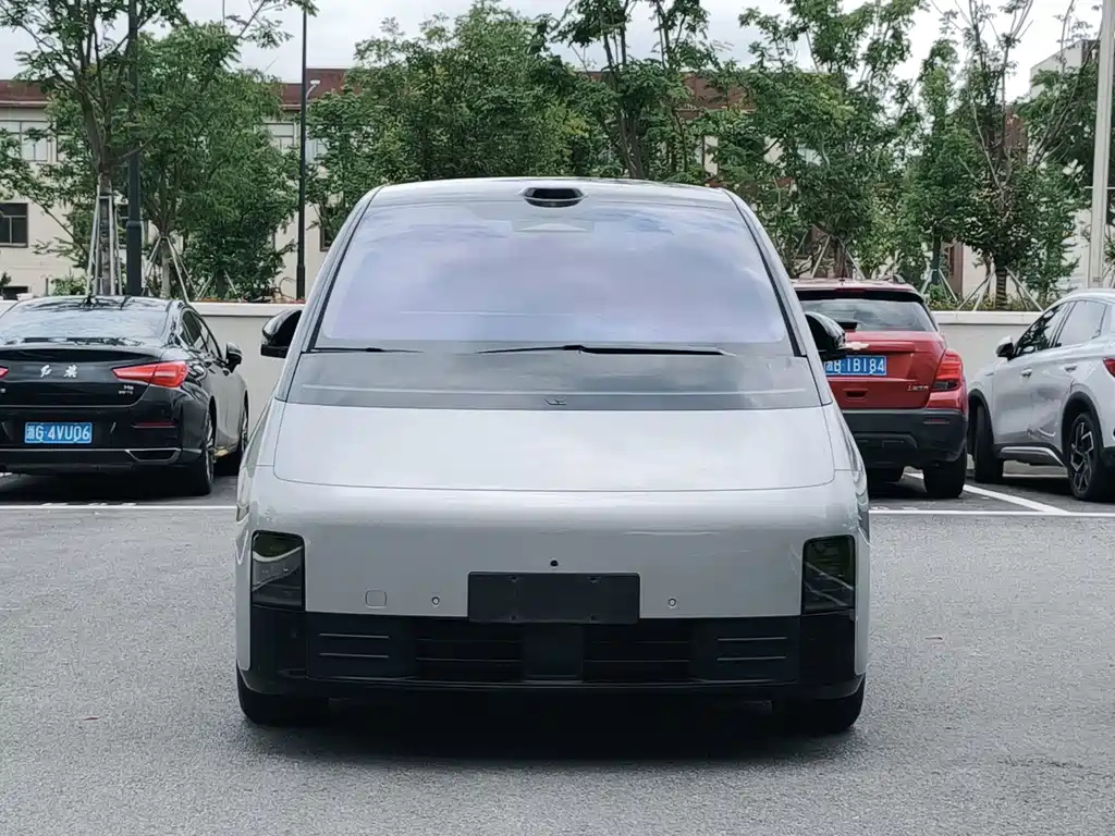Li Auto Li MEGA — миниатюра 2