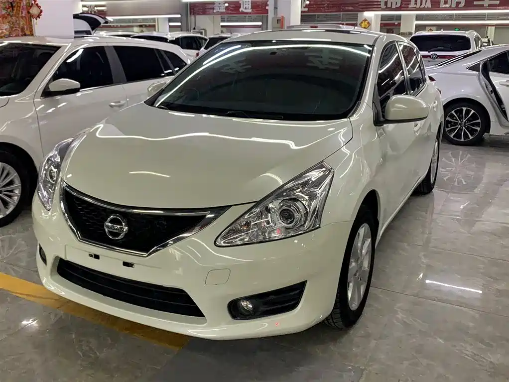 Nissan Tiida 2015