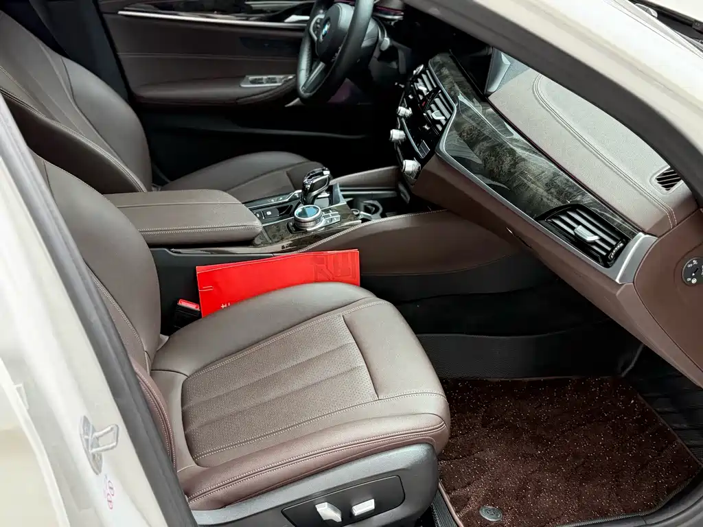 BMW 5 Series — миниатюра 8
