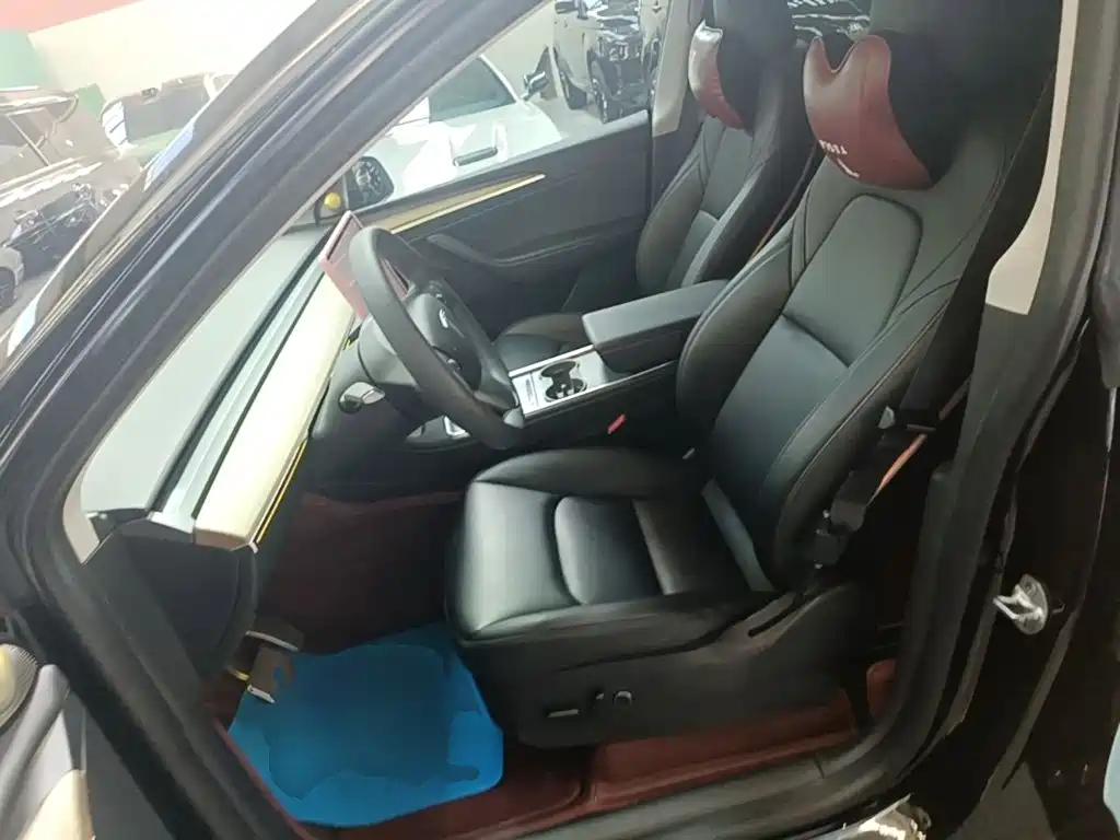 Tesla Model Y — миниатюра 15
