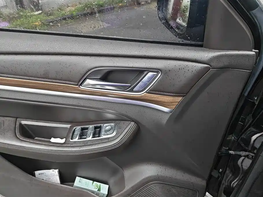Roewe RX8 2018 30T Flagship