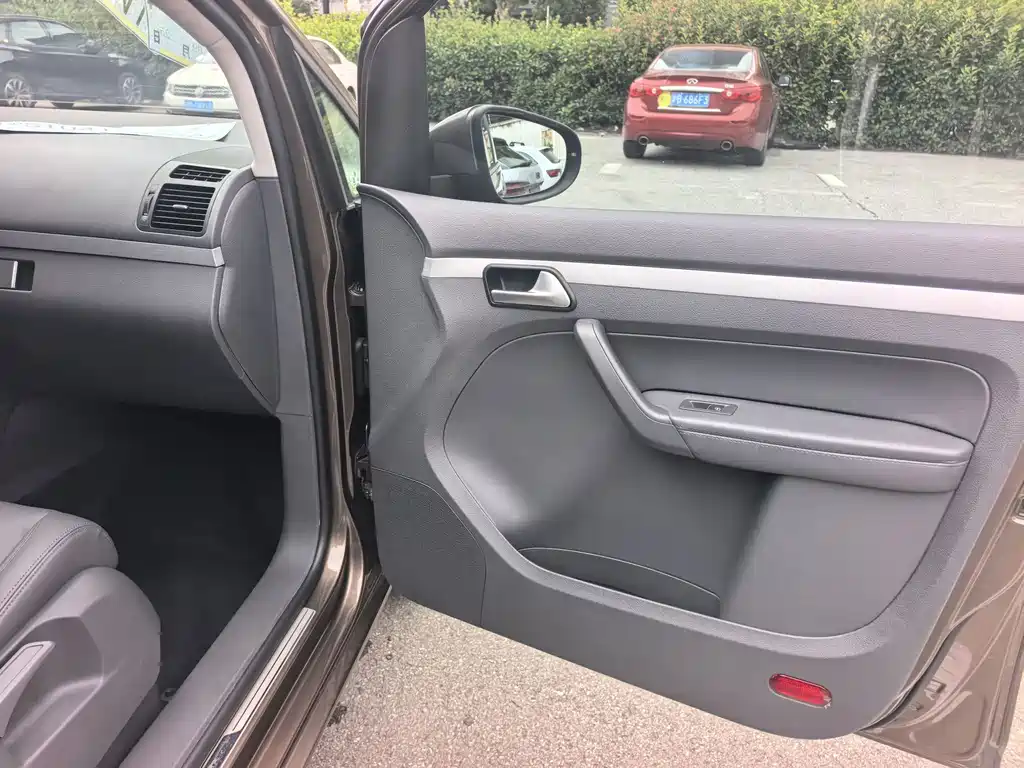 Volkswagen Touran — миниатюра 8