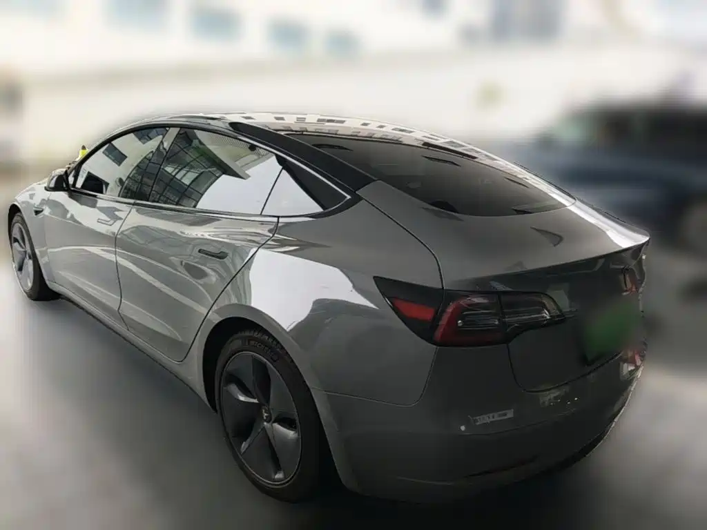 Tesla Model 3 — миниатюра 7