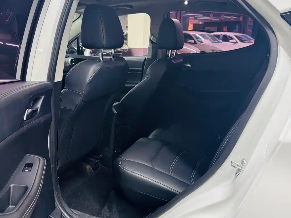 BYD Yuan EV — миниатюра 8