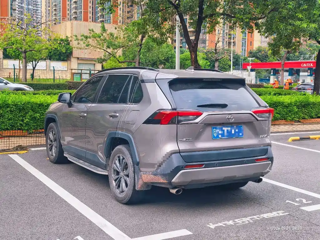 Toyota RAV4 — миниатюра 2