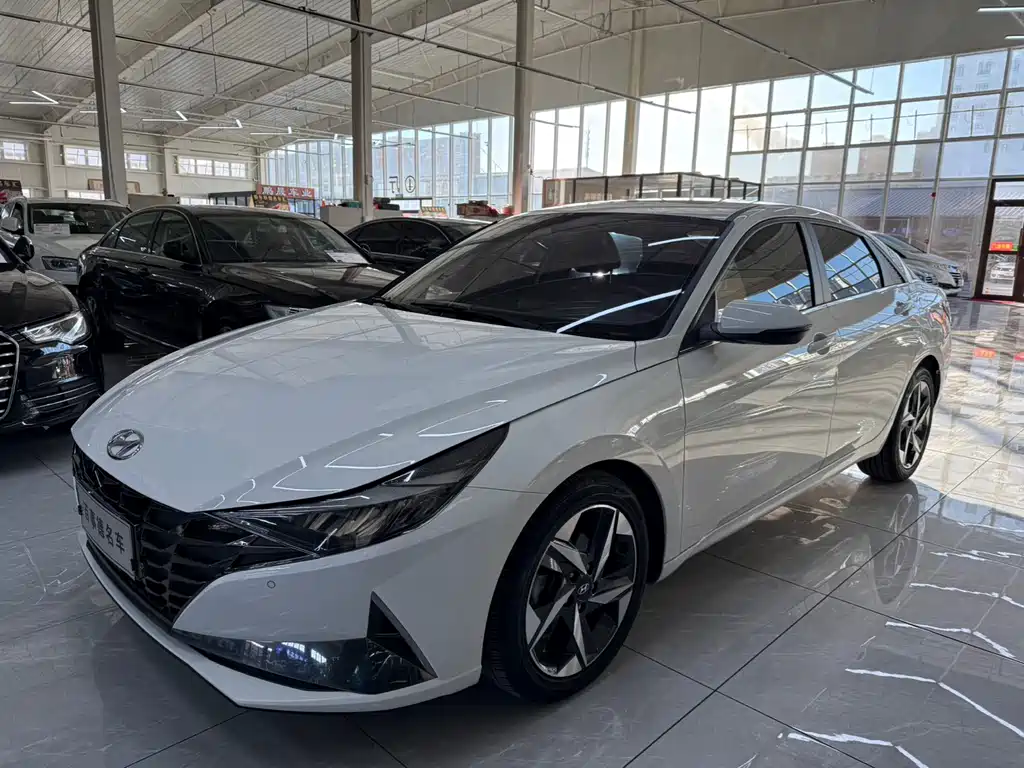 HYUNDAI ELANTRA