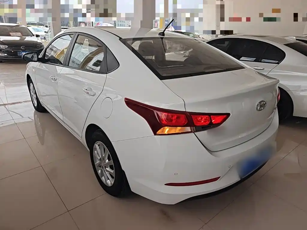 Hyundai Verna — миниатюра 5