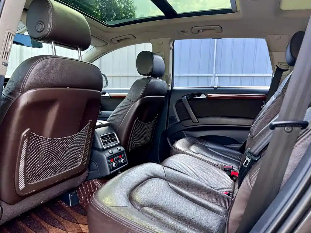 Audi Q7 — миниатюра 10