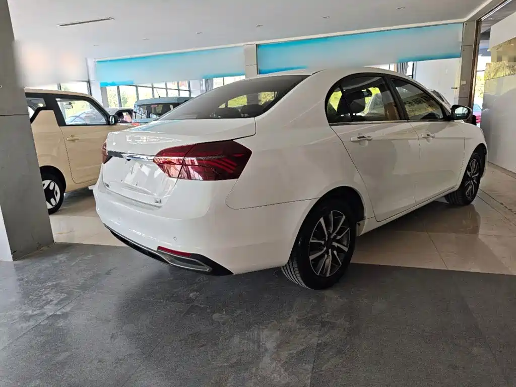 Geely Emgrand — миниатюра 7