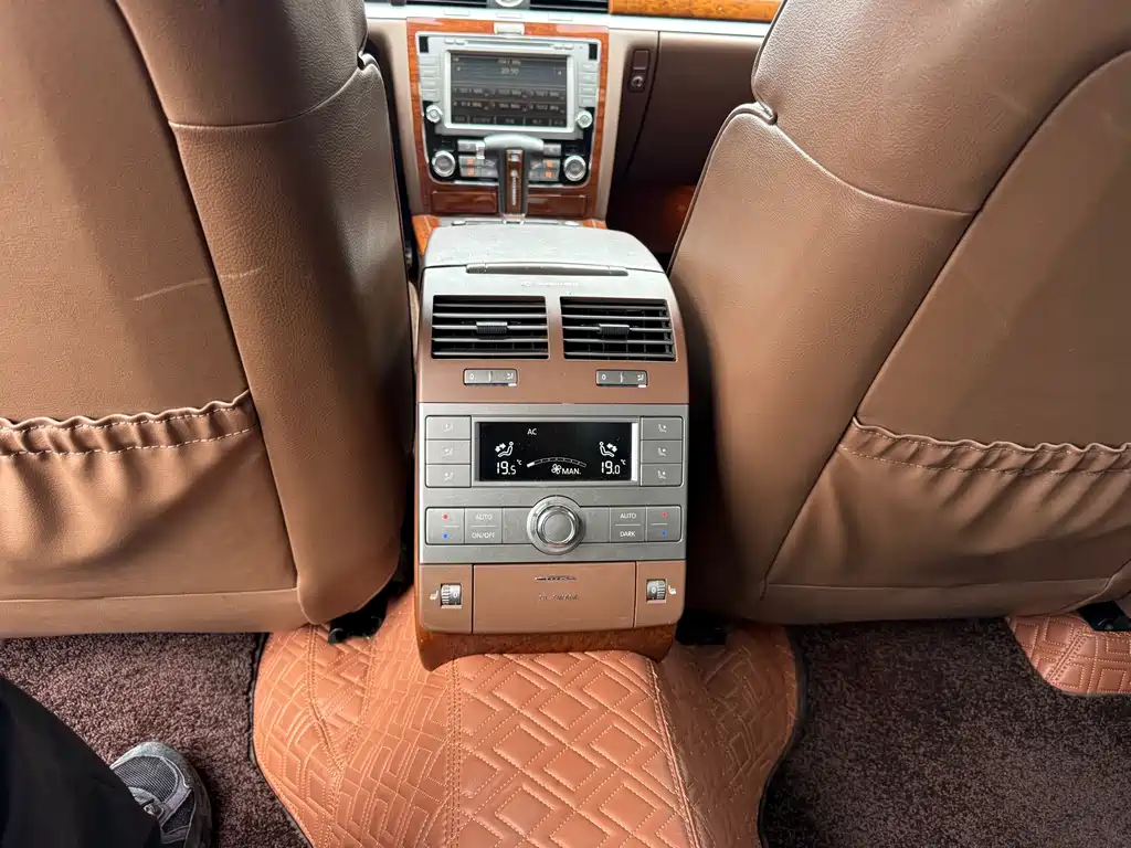 Volkswagen Phaeton — миниатюра 12