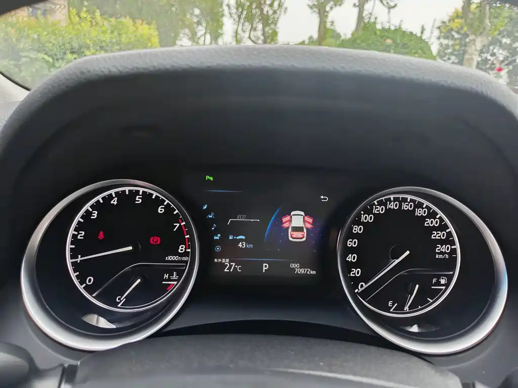 Toyota Camry — миниатюра 4