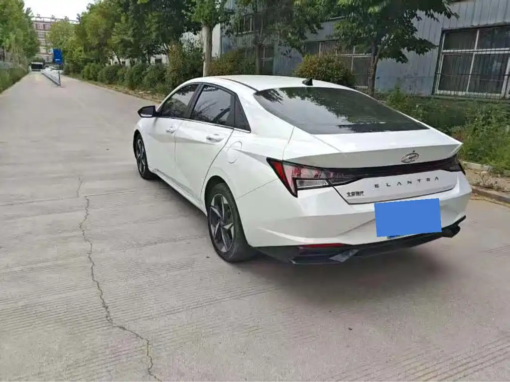 Hyundai Elantra — миниатюра 3