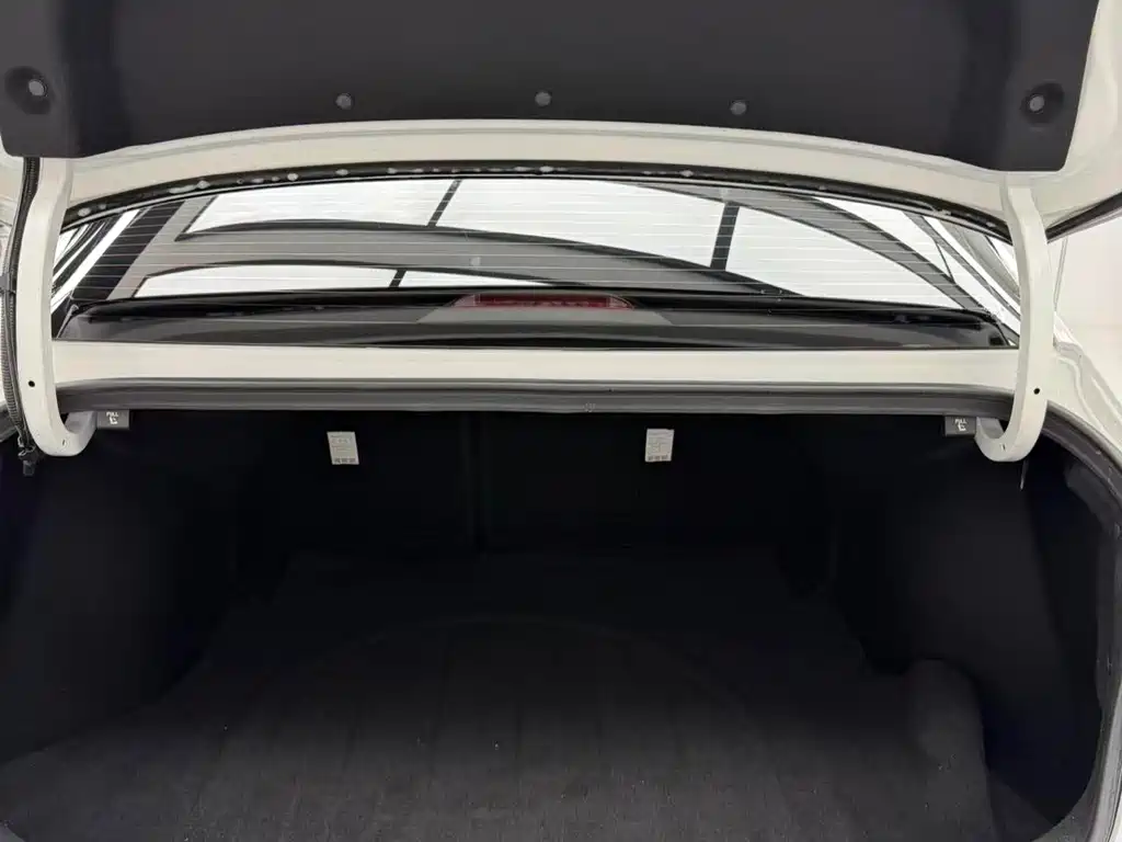 Hyundai Elantra — миниатюра 6