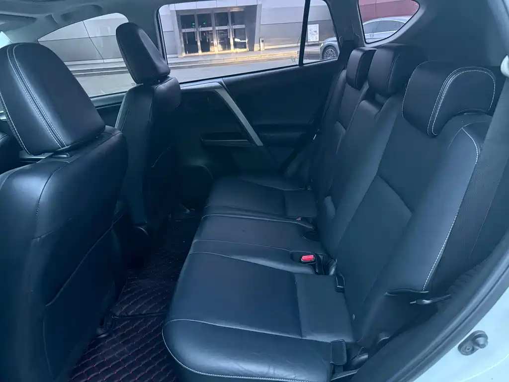 Toyota RAV4 — миниатюра 13