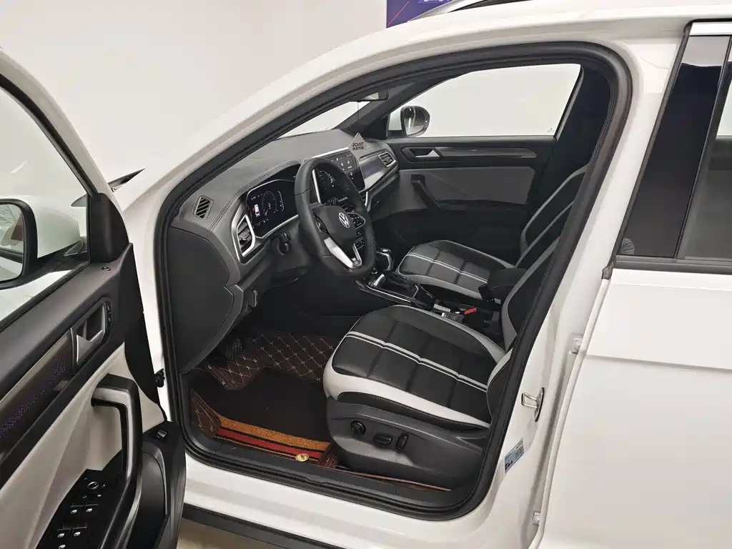 Volkswagen T-Roc — миниатюра 13