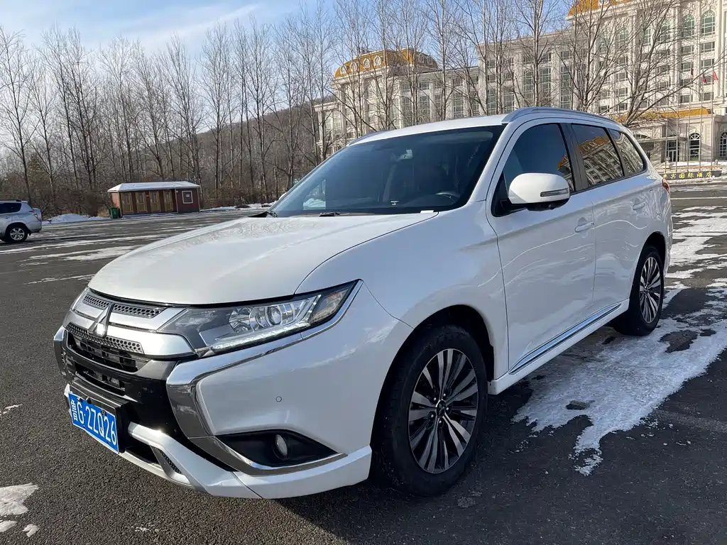MITSUBISHI OUTLANDER