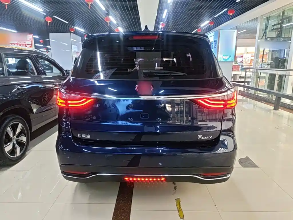 BYD MAX — миниатюра 6