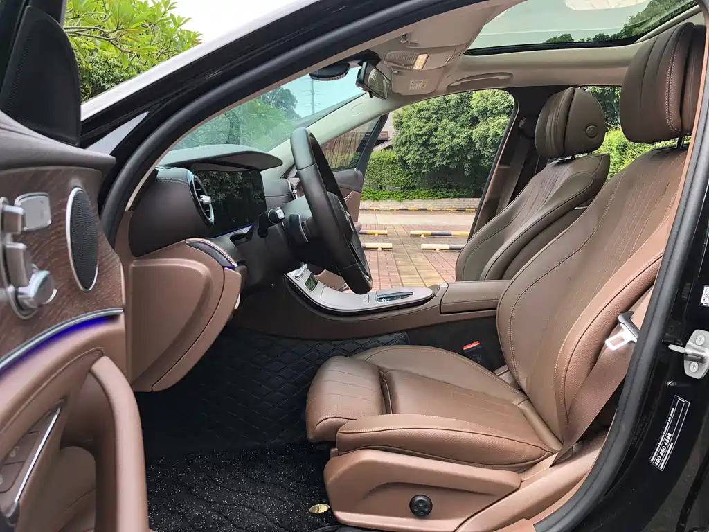 Mercedes-Benz E-Class — миниатюра 7