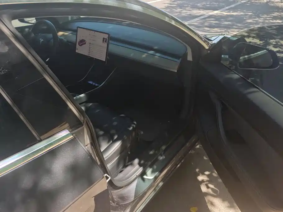 Tesla Model 3 — миниатюра 8